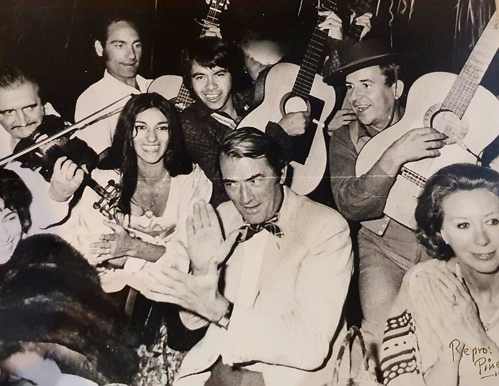 Noche de fiesta en El Pirata con artistas y público